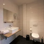 Camp-inn מלון 2*